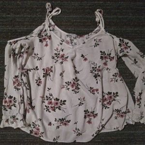 Adorable american eagle cold shoulder top